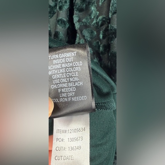 Torrid women’s green velvet burnout cold shoulder skater dress. Plus Size 2X - Picture 9 of 11